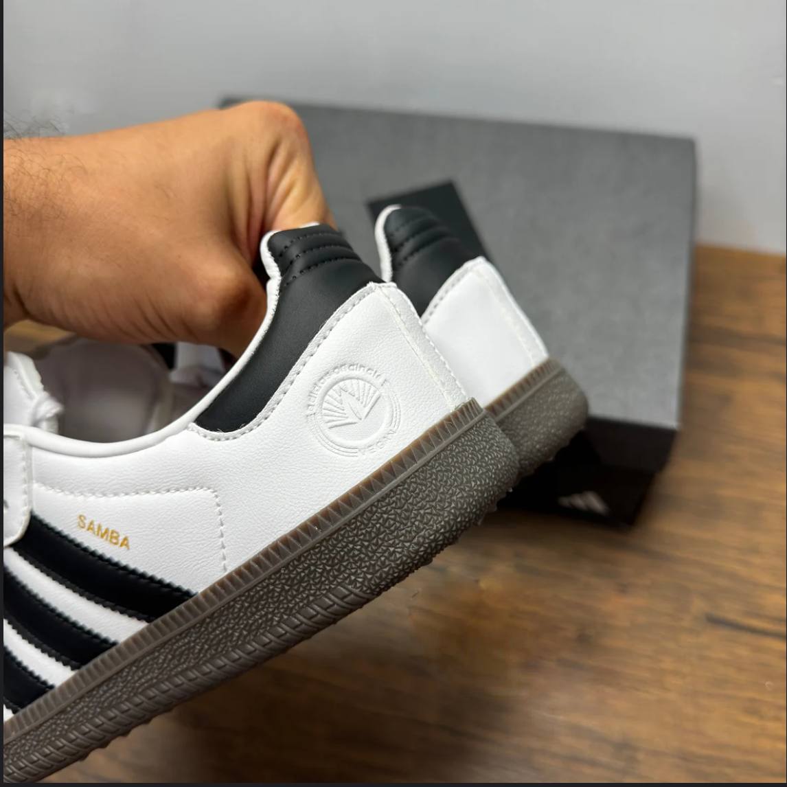 Adidas Samba Blanco y Negro: ¡Conquista cada paso en Colombia!